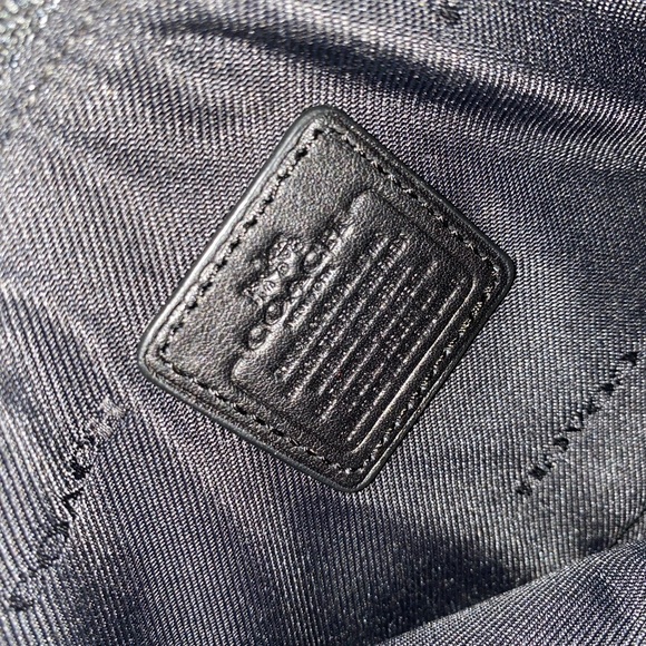 Coach vibrant patterned wristlet - Picture 4 of 10